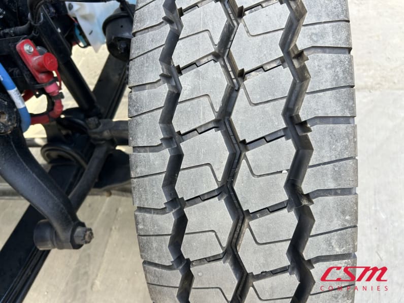 Driver side front tire tread for this 2025 Kenworth T480 (Stock number: SM177622)Weeee