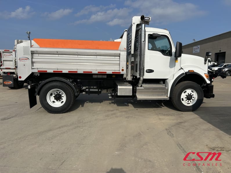 Exterior full passenger side for this 2025 Kenworth T480 (Stock number: SM177622)Weeee