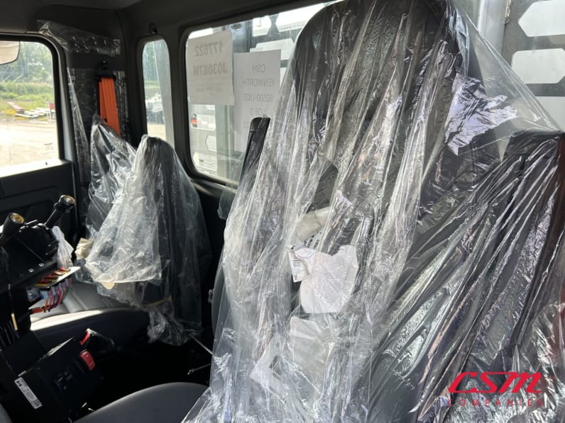 Interior seats for this 2025 Kenworth T480 (Stock number: SM177622)Weeee