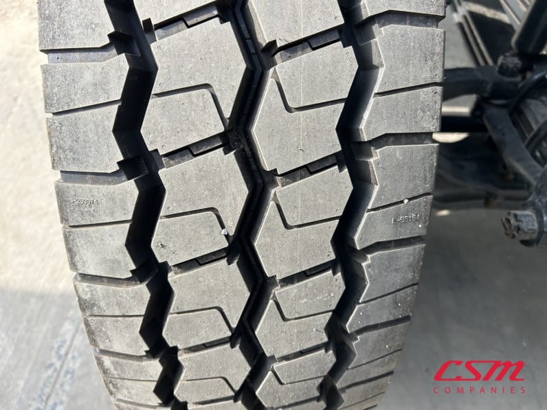 Passenger side front tire tread for this 2025 Kenworth T480 (Stock number: SM177622)Weeee