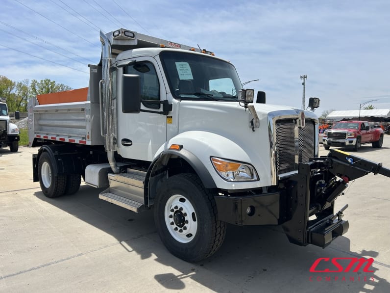 Exterior front passenger side for this 2025 Kenworth T480 (Stock number: SM177623)Weeee