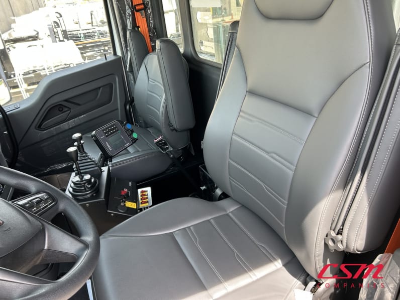 Interior seats for this 2025 Kenworth T480 (Stock number: SM177623)Weeee