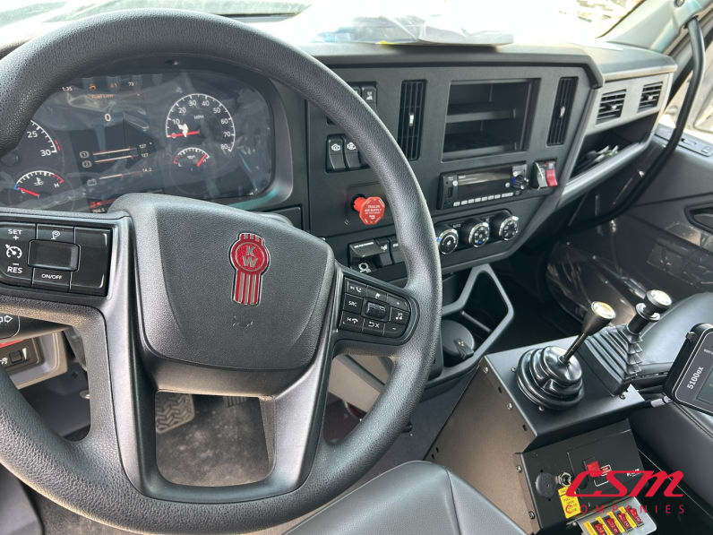 Interior steering wheel for this 2025 Kenworth T480 (Stock number: SM177623)Weeee
