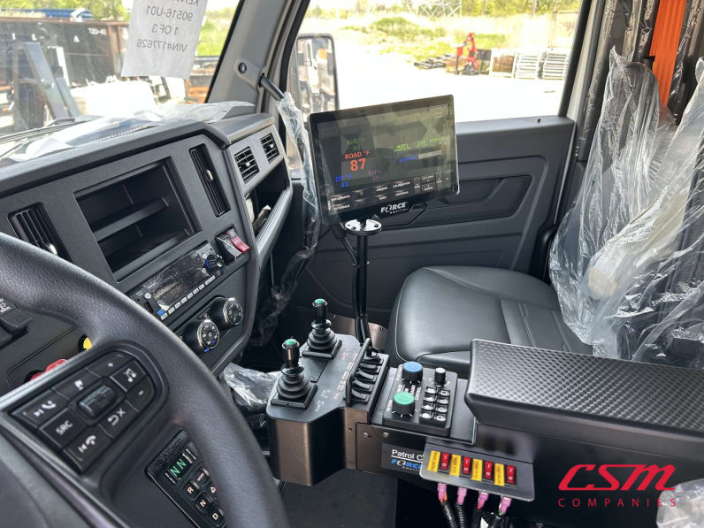 Interior cockpit for this 2025 Kenworth T480 (Stock number: SM177626)Weeee