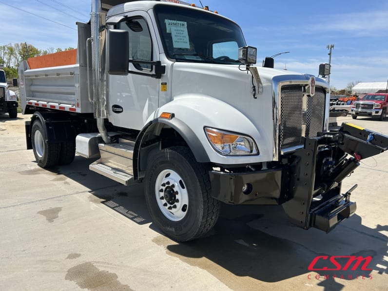 Exterior front passenger side for this 2025 Kenworth T480 (Stock number: SM177628)Weeee