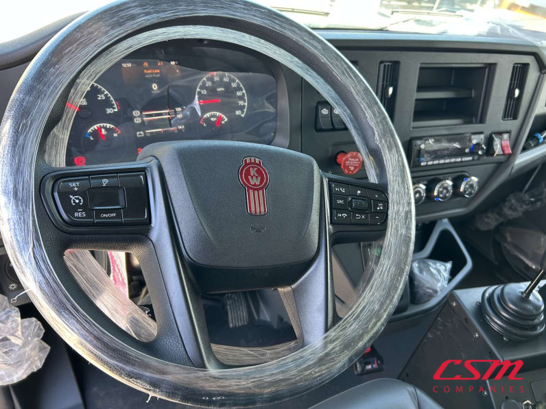 Interior dash for this 2025 Kenworth T480 (Stock number: SM177628)Weeee