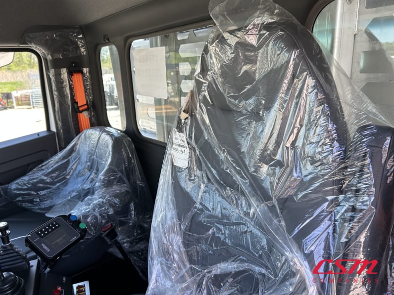 Interior seats for this 2025 Kenworth T480 (Stock number: SM177628)Weeee
