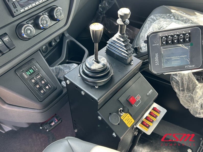 Interior cockpit for this 2025 Kenworth T480 (Stock number: SM177630)Weeee