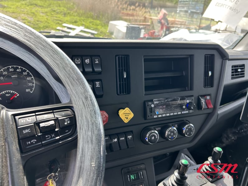 Interior dash for this 2025 Kenworth T480 (Stock number: SM177633)Weeee