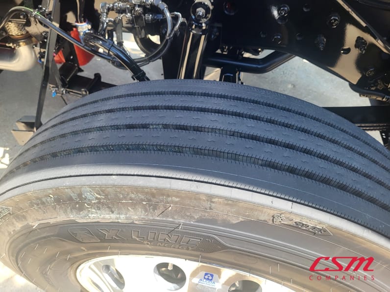 Passenger side front tire tread for this 2025 Kenworth W900L (Stock number: SR177262)
