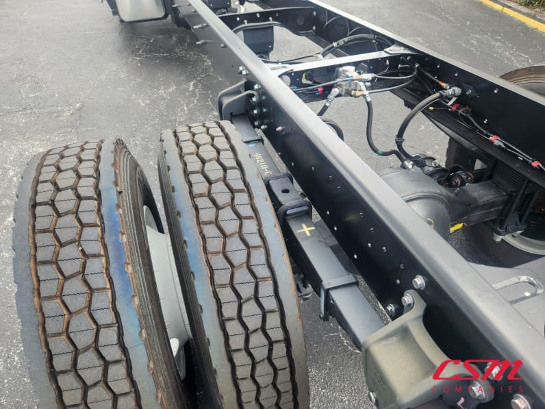 Driver side rear frame and tire tread for this 2025 Hino L6 (Stock number: T5T50042)