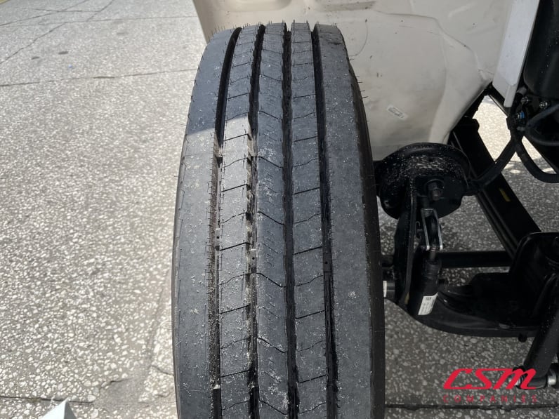 Passenger side front tire tread for this 2026 Hino L6 (Stock number: T5T52636)