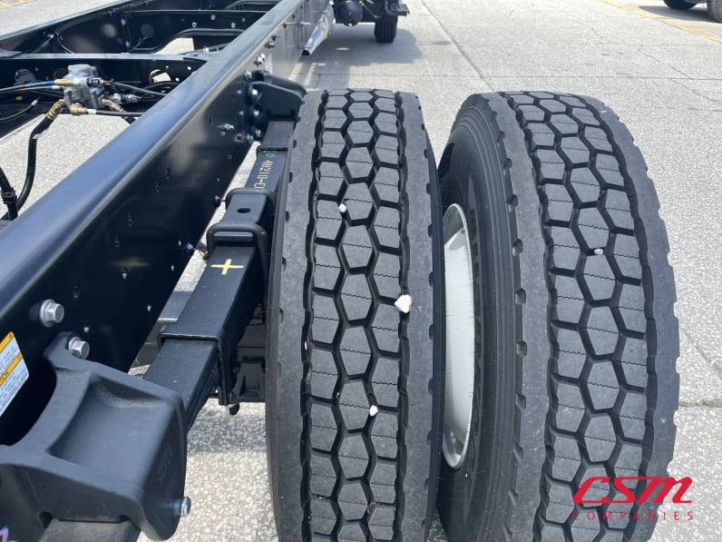 Passenger side rear frame and tire tread for this 2026 Hino L6 (Stock number: T5T52745)