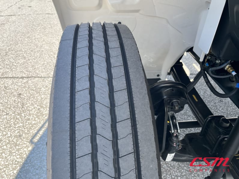 Passenger side front tire tread for this 2026 Hino L6 (Stock number: T5T52971)