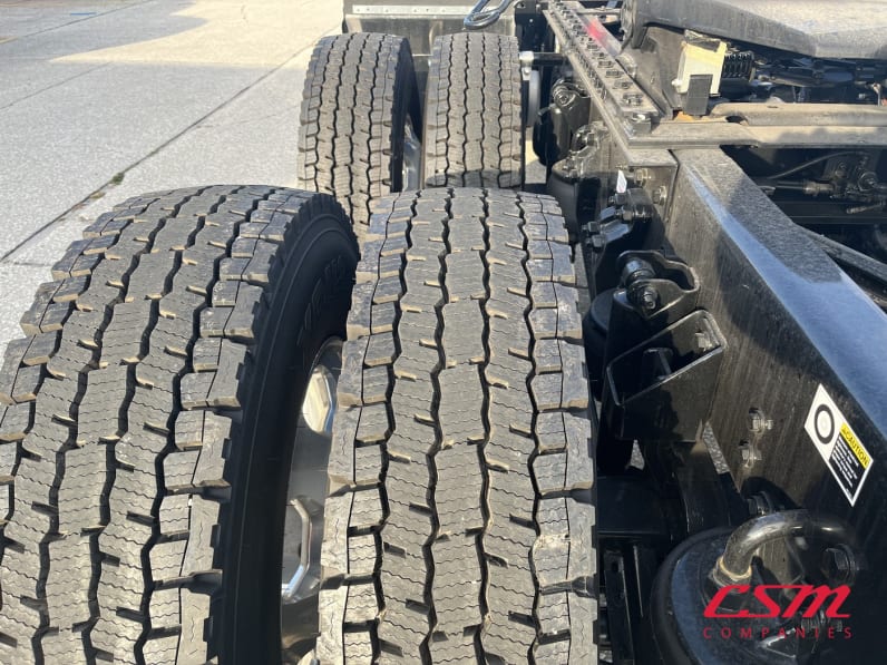 Driver side rear frame and tire tread for this 2026 Kenworth T880 (Stock number: TF195789)