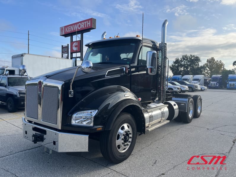 Exterior front drivers side for this 2026 Kenworth T880 (Stock number: TF195789)