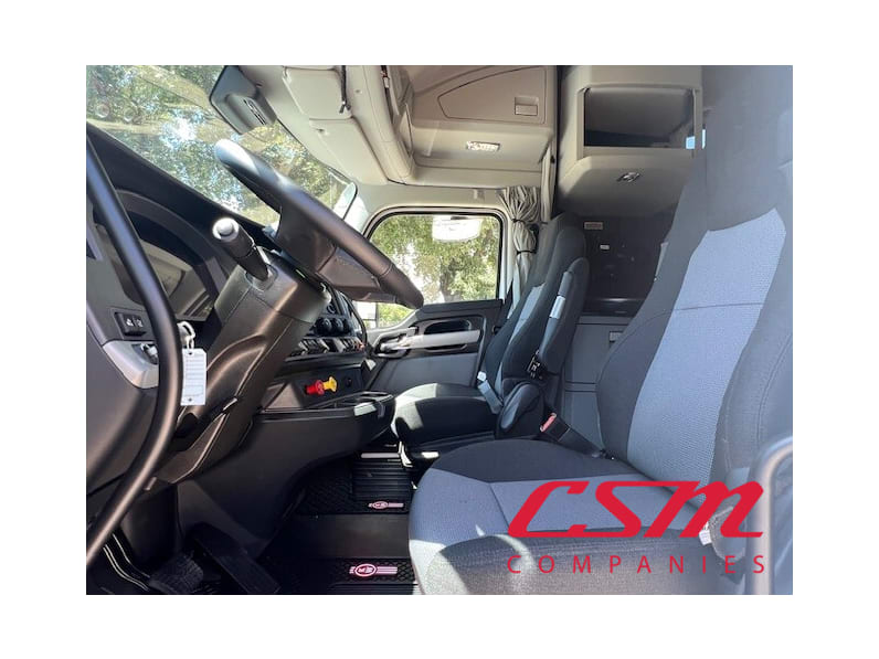 Interior seats for this 2026 Kenworth T680 (Stock number: TF219171)