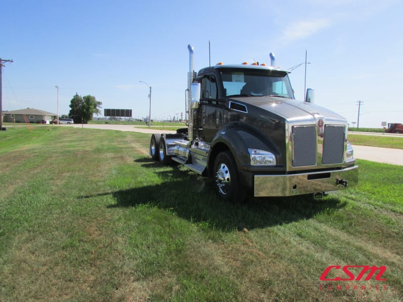 Exterior front passenger side for this 2026 Kenworth T880 (Stock number: TF219863)