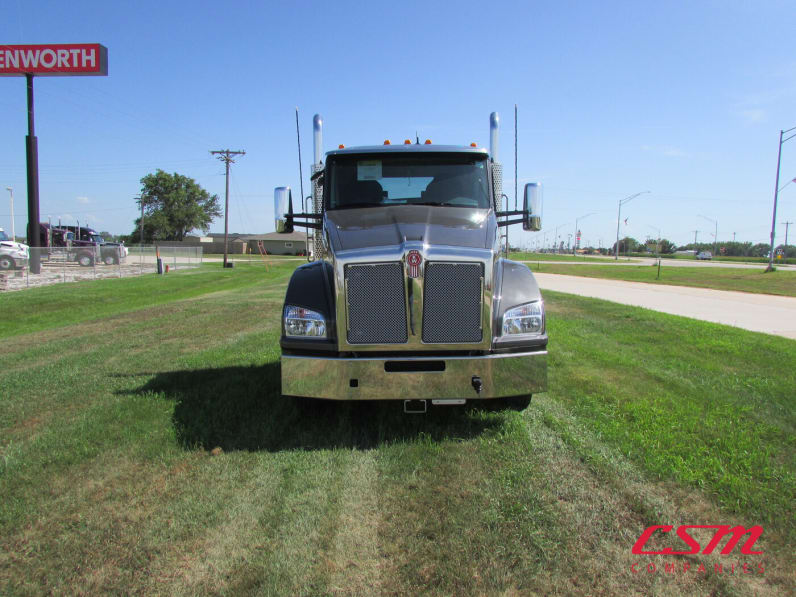 Exterior full front view for this 2026 Kenworth T880 (Stock number: TF219863)