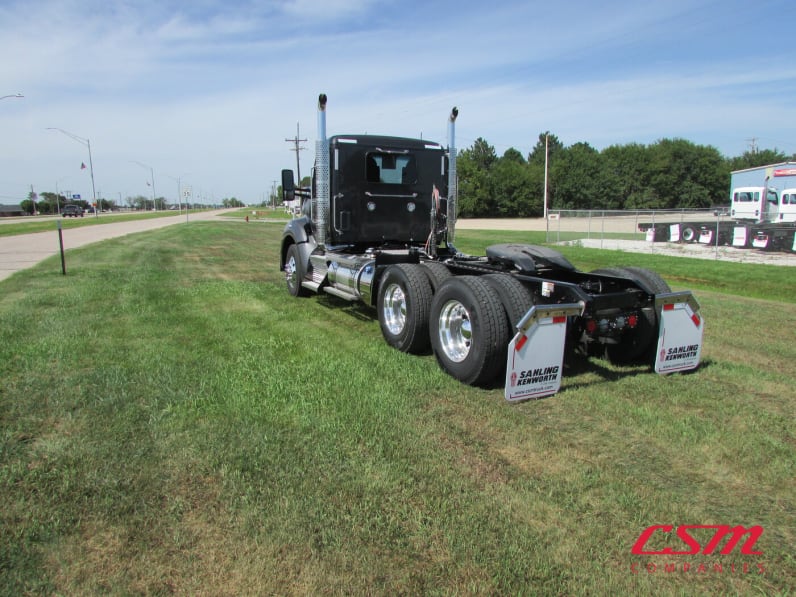 Exterior rear driver side for this 2026 Kenworth T880 (Stock number: TF219863)