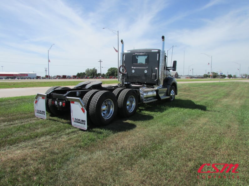 Exterior rear passenger side for this 2026 Kenworth T880 (Stock number: TF219863)