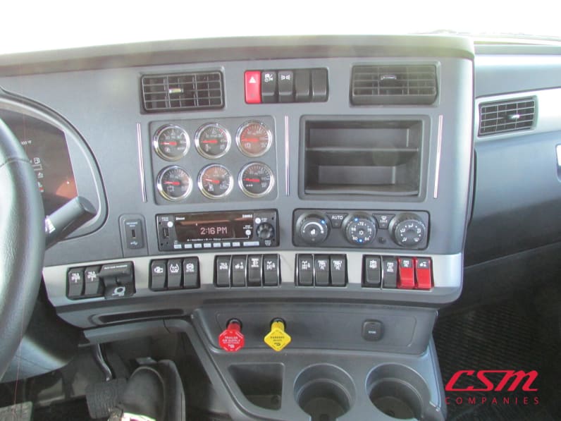 Interior radio and navigation system for this 2026 Kenworth T880 (Stock number: TF219863)