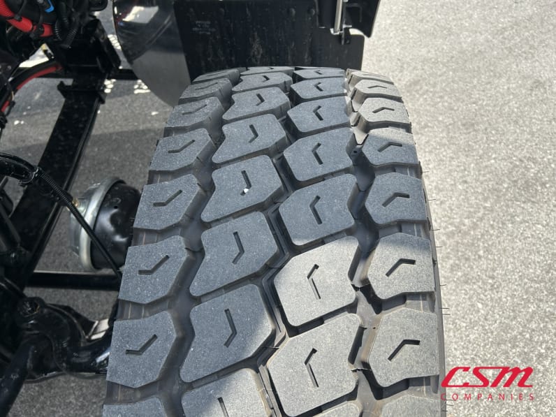 Driver side front tire tread for this 2026 Kenworth T880 (Stock number: TF219872)