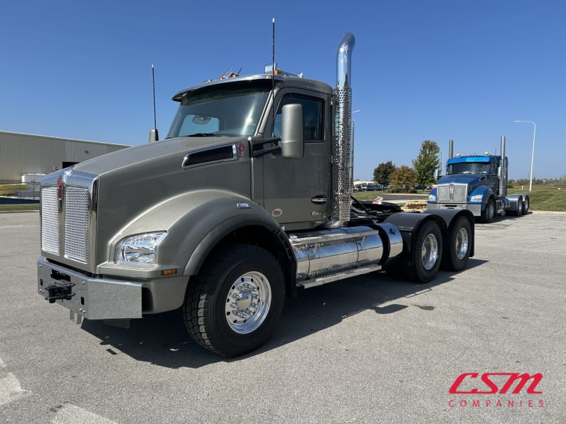 Exterior front drivers side for this 2026 Kenworth T880 (Stock number: TF219872)