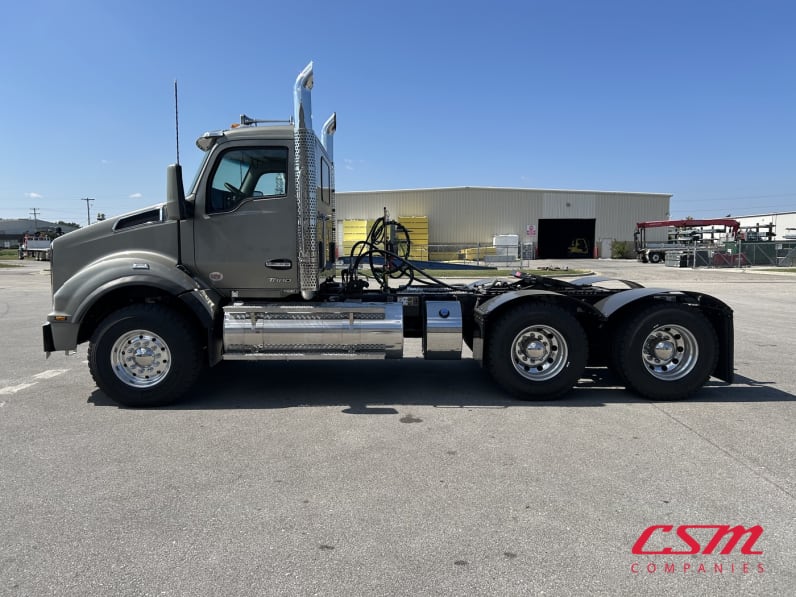Exterior full driver side for this 2026 Kenworth T880 (Stock number: TF219872)