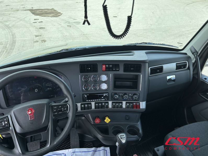 Interior cockpit for this 2026 Kenworth T880 (Stock number: TF219872)