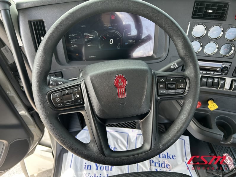 Interior steering wheel for this 2026 Kenworth T880 (Stock number: TF219872)