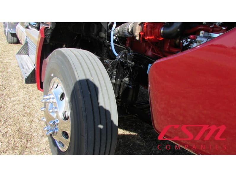 Passenger side front tire tread for this 2026 Kenworth T880 (Stock number: TJ195424)