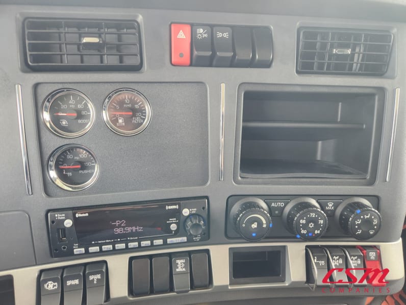 Interior radio and navigation system for this 2026 Kenworth T880 (Stock number: TJ197973)
