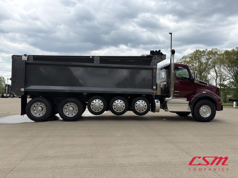 Exterior full passenger side for this 2026 Kenworth T880 (Stock number: TJ203721)Weeee