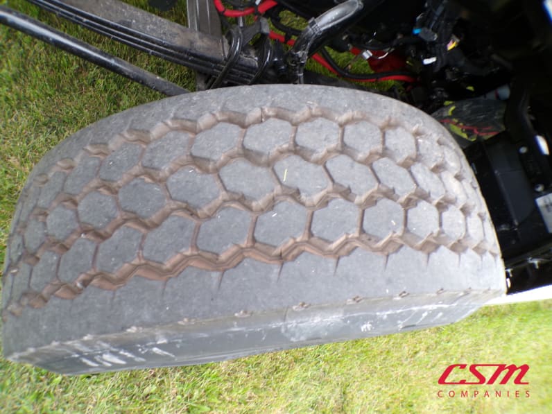 Driver side front tire tread for this 2026 Kenworth T880 Short Hood (Stock number: TJ206864)