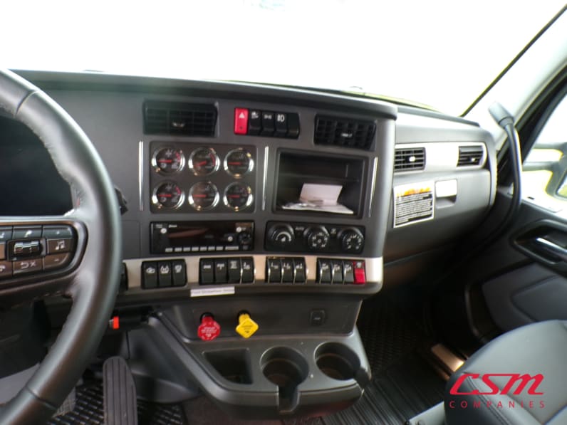 Interior dash for this 2026 Kenworth T880 Short Hood (Stock number: TJ206864)