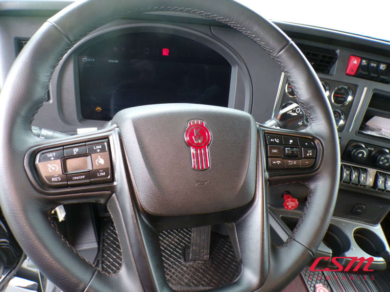 Interior steering wheel for this 2026 Kenworth T880 Short Hood (Stock number: TJ206864)