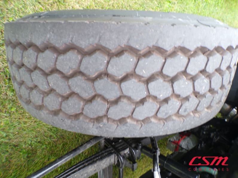 Passenger side front tire tread for this 2026 Kenworth T880 Short Hood (Stock number: TJ206864)
