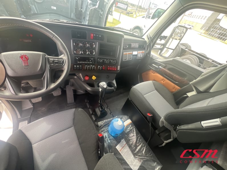 Interior cockpit for this 2026 Kenworth T880 (Stock number: TJ208414)