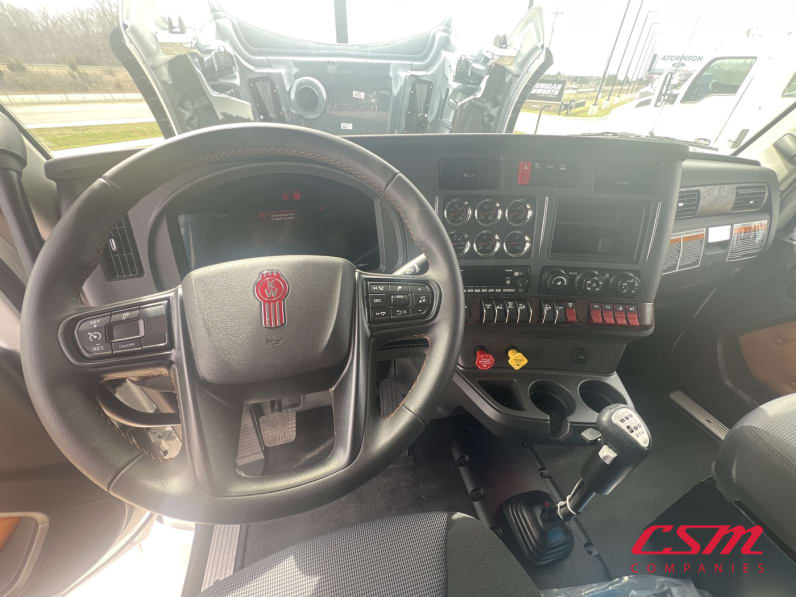Interior dash for this 2026 Kenworth T880 (Stock number: TJ208414)