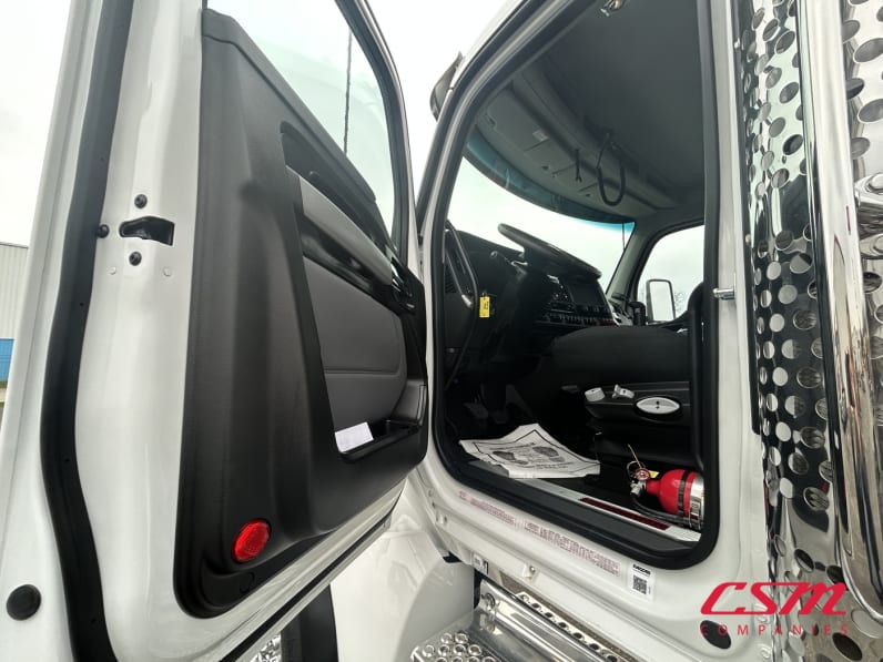 Drivers side door open for this 2026 Kenworth T880 (Stock number: TJ208422)