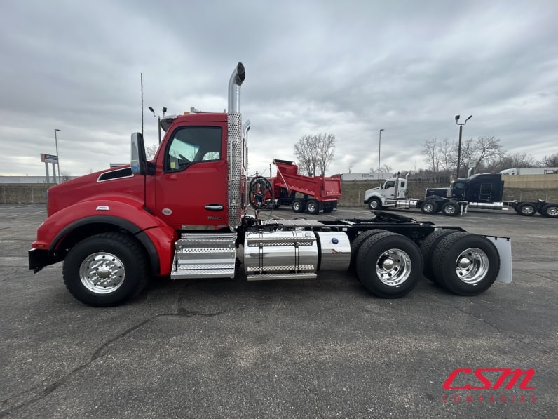Exterior full driver side for this 2026 Kenworth T880 (Stock number: TJ208423)