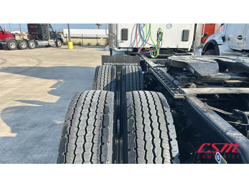 Driver side rear frame and tire tread for this 2026 Kenworth T880 (Stock number: TJ208554)