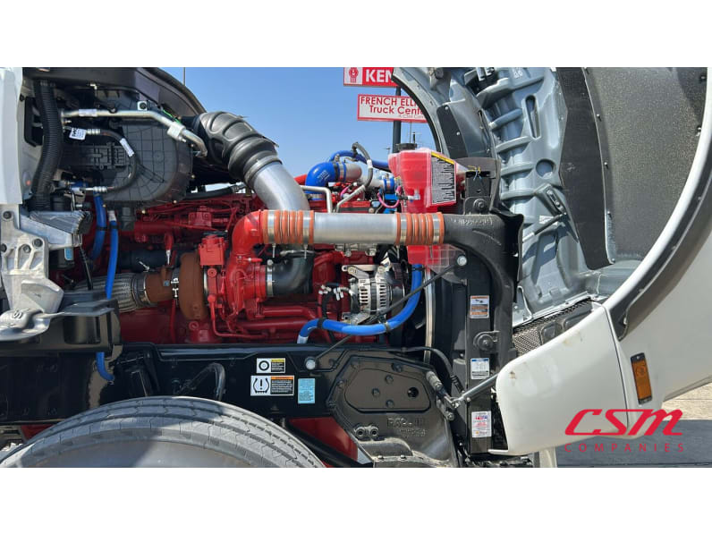 Passenger side engine for this 2026 Kenworth T880 (Stock number: TJ208554)