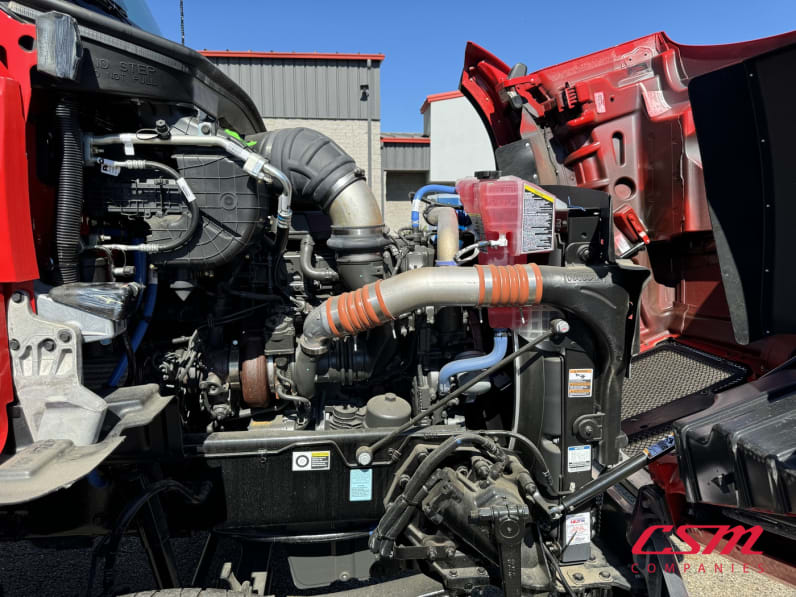 Passenger side engine for this 2026 Kenworth T880 (Stock number: TJ208937)Weeee