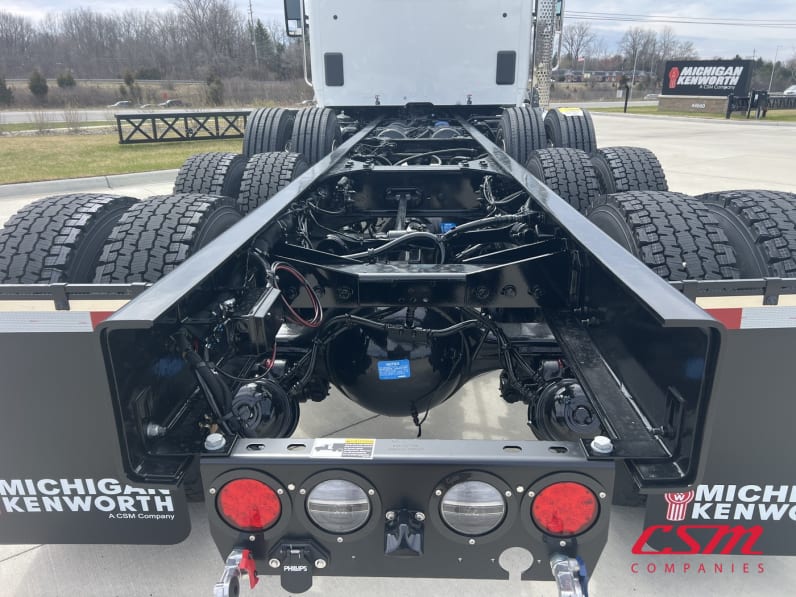 Center rear frame for this 2026 Kenworth T880 (Stock number: TJ211060)