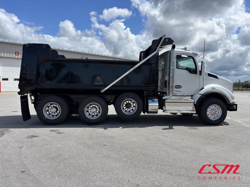 Exterior full passenger side for this 2026 Kenworth T880 (Stock number: TJ211060)