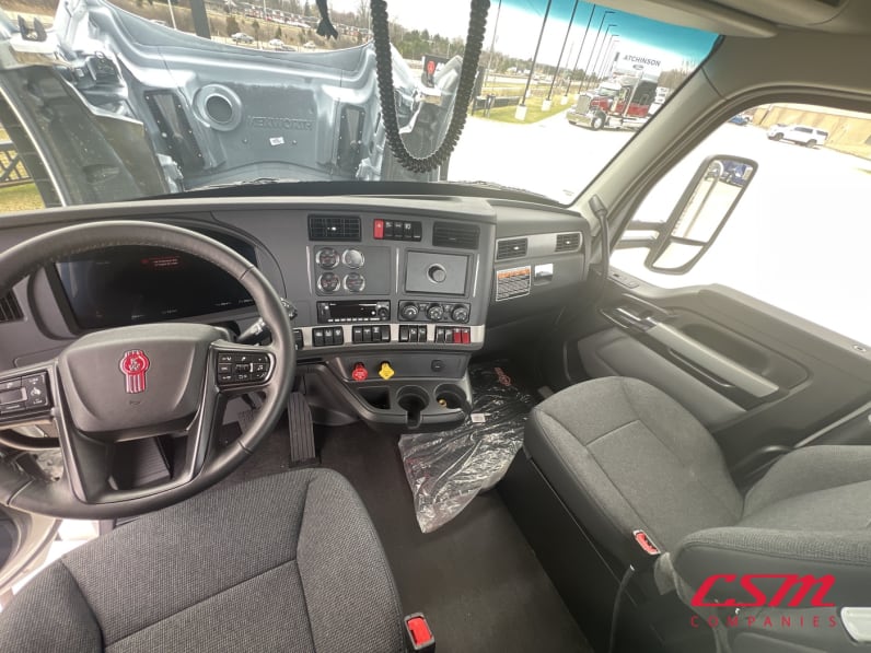 Interior cockpit for this 2026 Kenworth T880 (Stock number: TJ211060)