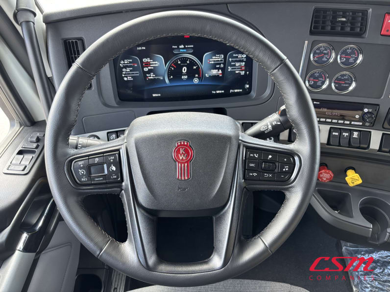 Interior steering wheel for this 2026 Kenworth T880 (Stock number: TJ211060)
