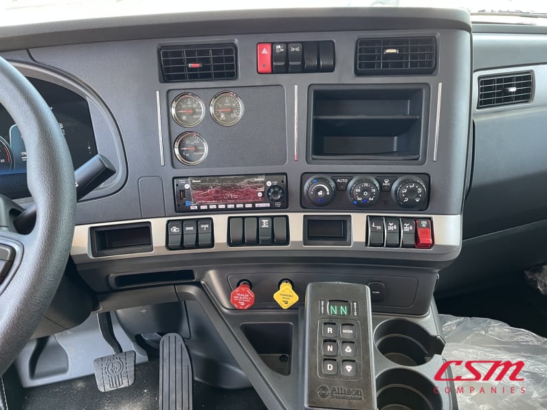 Interior dash for this 2026 Kenworth T880 (Stock number: TJ211549)